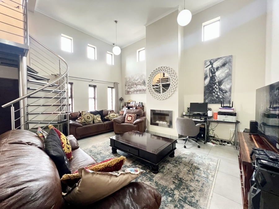 5 Bedroom Property for Sale in Parklands North Western Cape